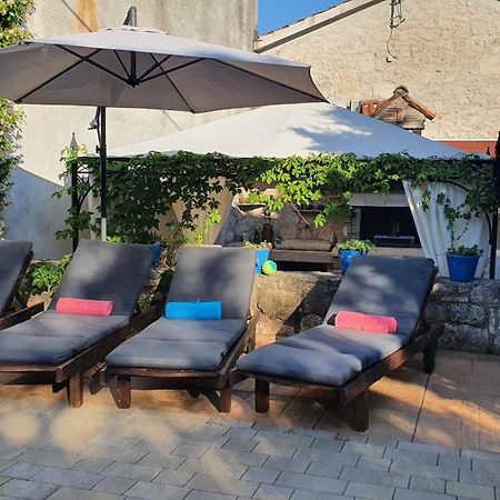 Villa Kazun With Private Pool And Two Gardens Marčana Exteriér fotografie