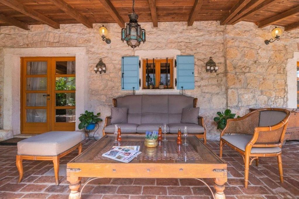 Villa Kazun With Private Pool And Two Gardens Marčana Exteriér fotografie