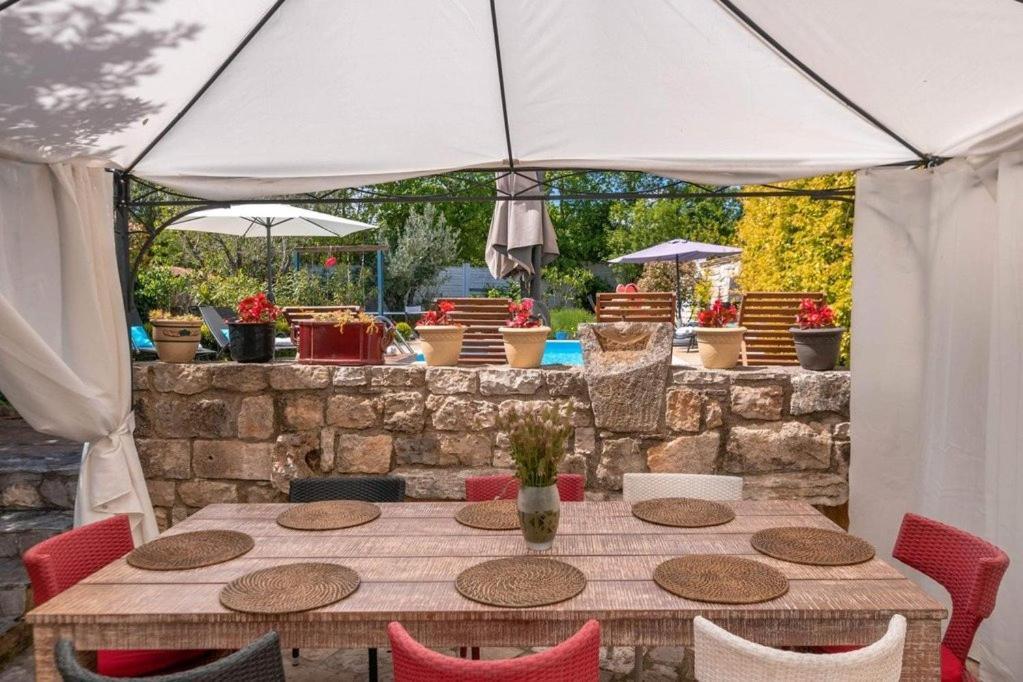Villa Kazun With Private Pool And Two Gardens Marčana Exteriér fotografie