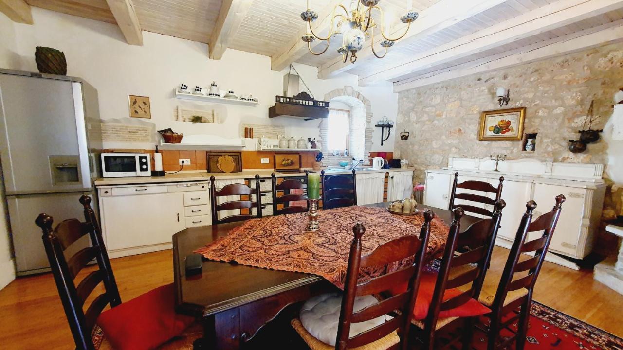 Villa Kazun With Private Pool And Two Gardens Marčana Exteriér fotografie