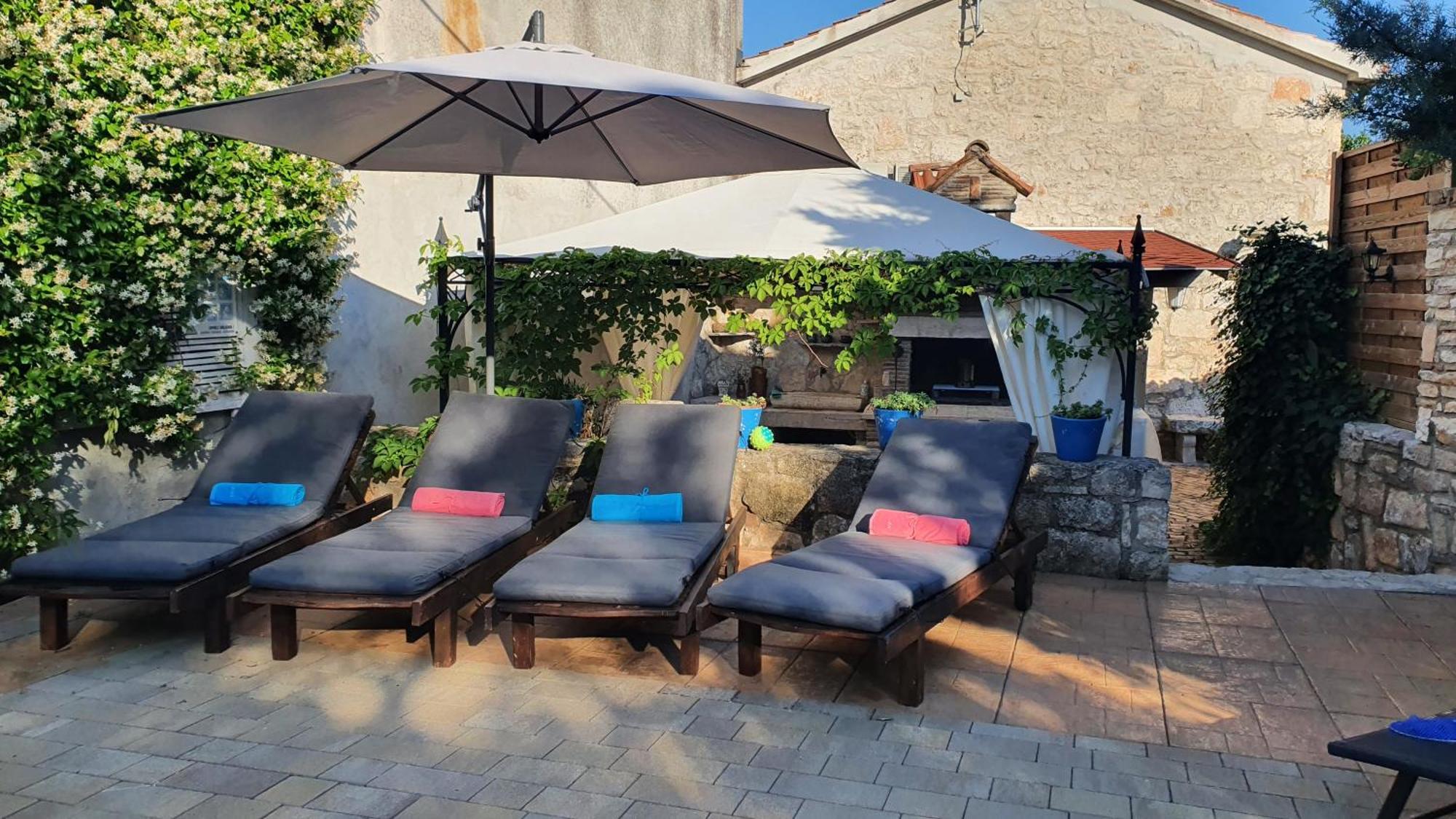 Villa Kazun With Private Pool And Two Gardens Marčana Exteriér fotografie